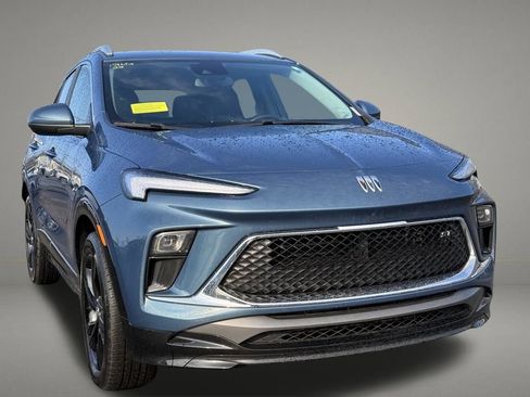 Used 2024 Buick Encore GX Sport Touring image 8