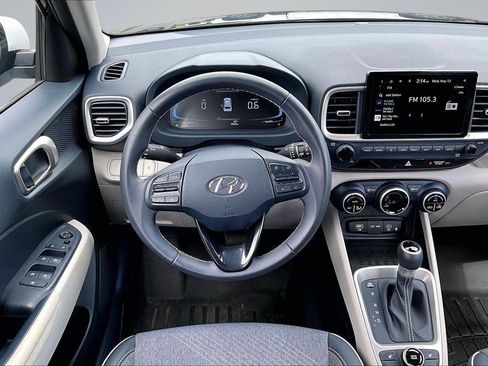Used 2024 Hyundai Venue Limited FWD image 6