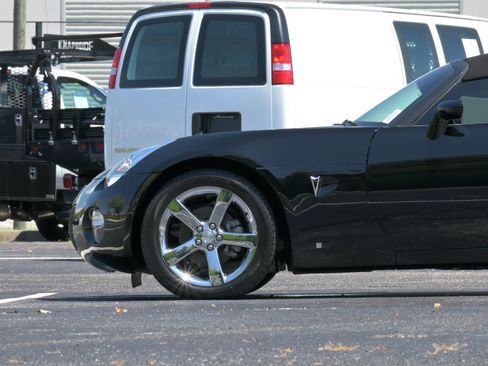 Used 2006 Pontiac Solstice Convertible w/ Premium Package RWD image 5