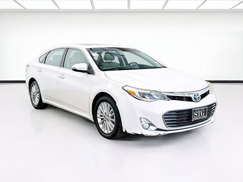 Used 2014 Toyota Avalon XLE Touring FWD image 3