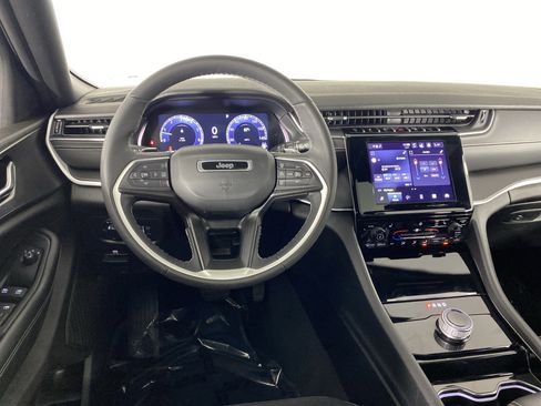 Used 2023 Jeep Grand Cherokee L Laredo image 19