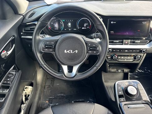 Used 2022 Kia Niro EX image 14