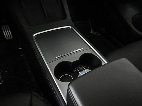 Used 2022 Tesla Model Y Performance image 13