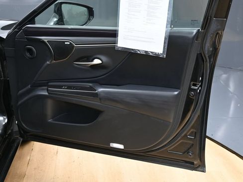 Used 2019 Lexus ES 350 Ultra Luxury w/ Accessory Package 2 FWD image 40