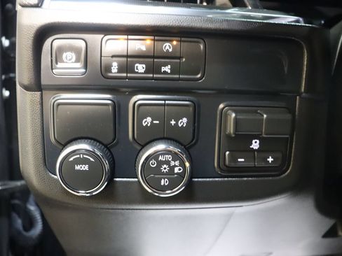 Used 2026 Chevrolet Suburban RST RWD image 36