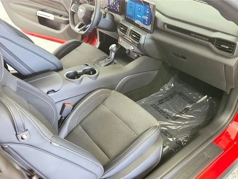 Used 2025 Ford Mustang Coupe RWD image 33