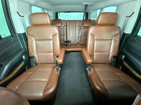 Used 2019 Chevrolet Suburban Premier w/ Premier Plus Edition AWD/4WD image 13