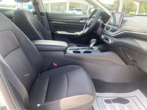 Used 2025 Nissan Altima 2.5 SV FWD image 35