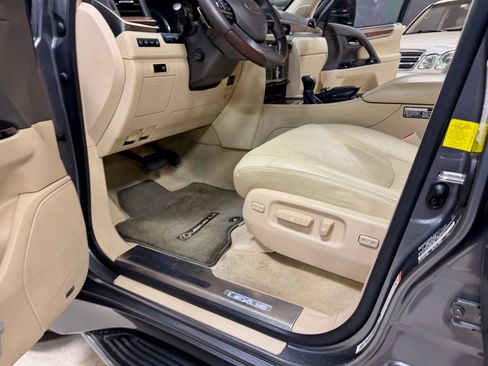 Used 2016 Lexus LX 570 4WD w/ Luxury Package image 20