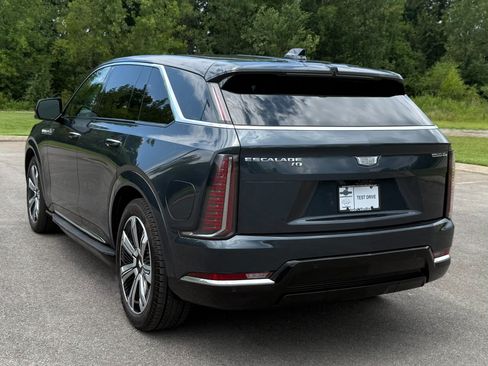 Used 2025 Cadillac Escalade IQ Luxury 2 w/ LPO, Premium Carpet Package AWD/4WD image 4