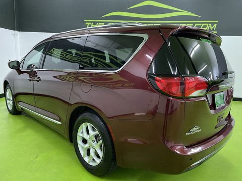 Used 2018 Chrysler Pacifica Touring-L Plus w/ Tire & Wheel Group image 7