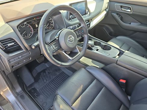 Used 2021 Nissan Rogue SV w/ Premium Package FWD image 14