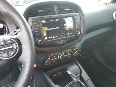 Used 2025 Kia Soul LX w/ LX Technology Package image 26