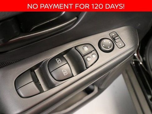 New 2025 Nissan Kicks Play S image 8