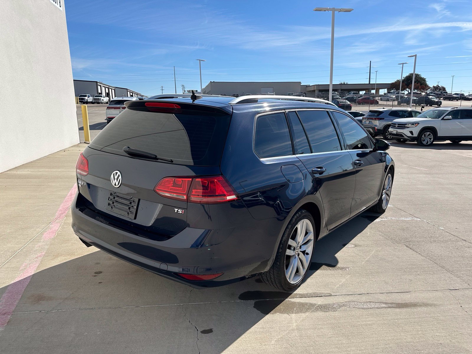 Used 2017 Volkswagen Golf SEL FWD image 7
