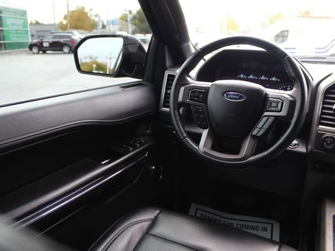 Used 2020 Ford Expedition XLT image 9