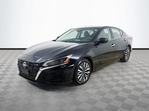 Used 2023 Nissan Altima 2.5 SV FWD image 3