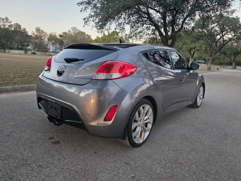 Used 2013 Hyundai Veloster w/ Style Pkg image 6