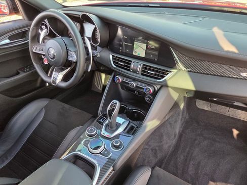 Used 2023 Alfa Romeo Giulia Quadrifoglio image 11