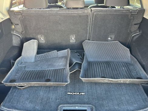 Used 2021 Nissan Rogue SV image 25