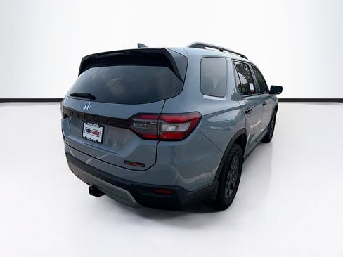 Used 2025 Honda Pilot TrailSport image 9