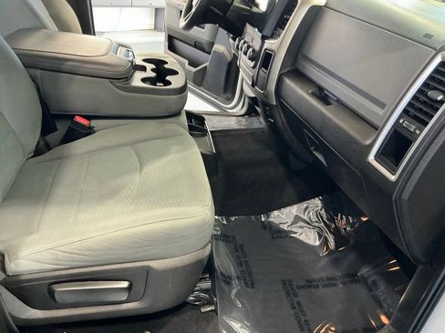 Used 2019 RAM 1500 Classic SLT AWD/4WD image 14