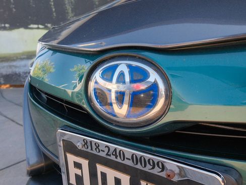 Used 2017 Toyota Prius Prime Premium FWD image 37