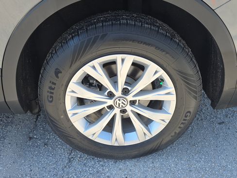 Used 2020 Volkswagen Tiguan S FWD image 12