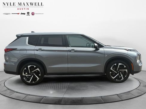Used 2024 Mitsubishi Outlander FWD image 17