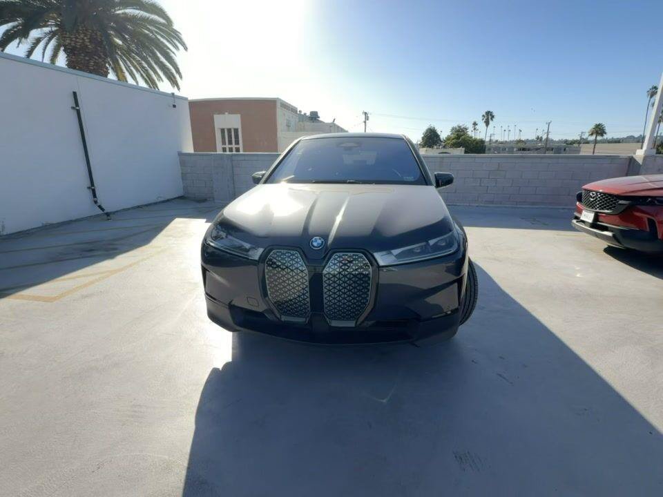 Used 2024 BMW iX xDrive50 w/ Premium Package AWD/4WD image 11