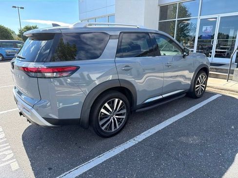 Used 2022 Nissan Pathfinder Platinum w/ Cargo Package AWD/4WD image 4