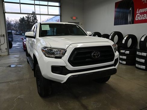 Used 2022 Toyota Tacoma SR image 3