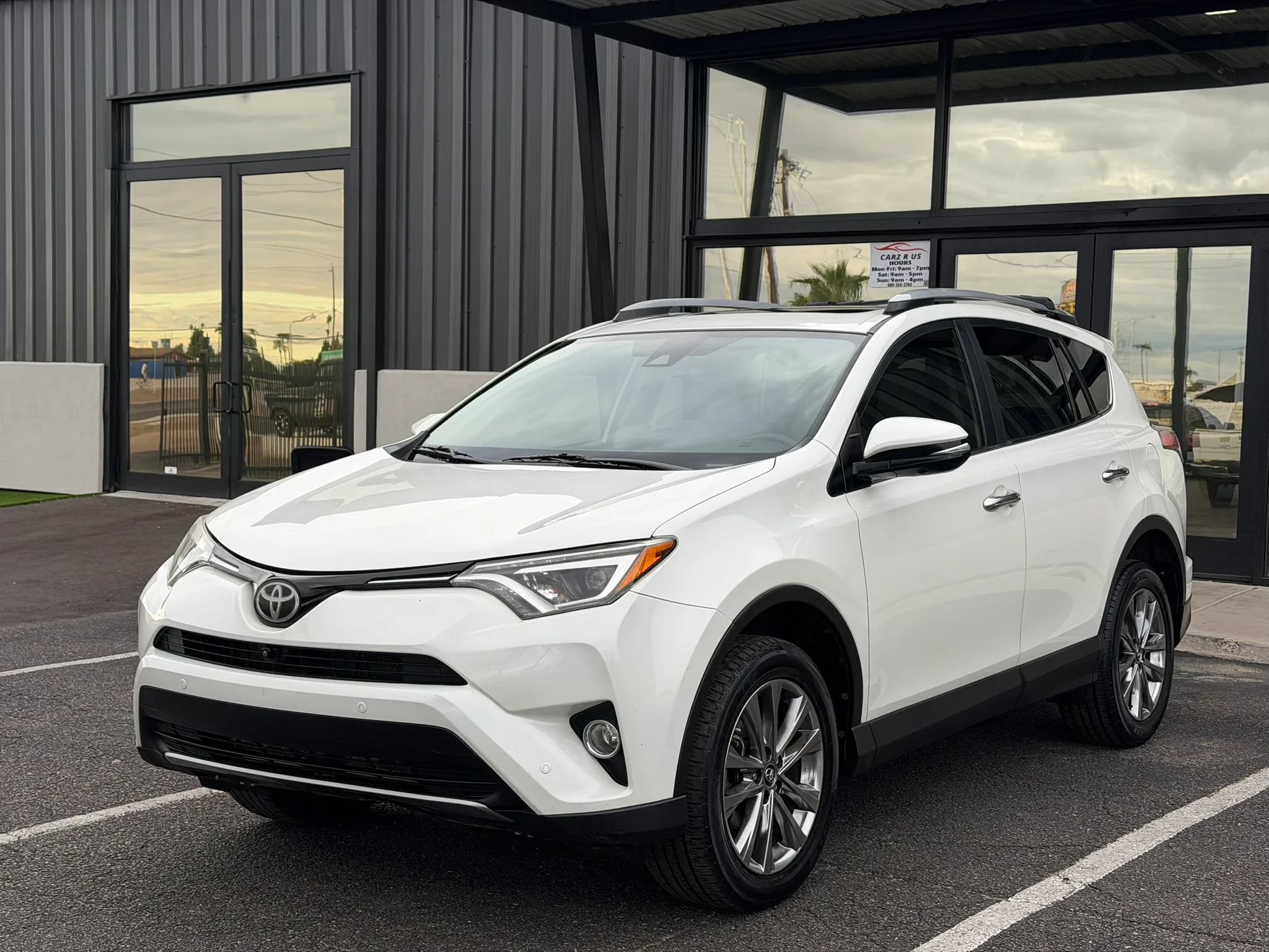 Used 2017 Toyota RAV4 Limited w/ Advanced Technology Package FWD image 1