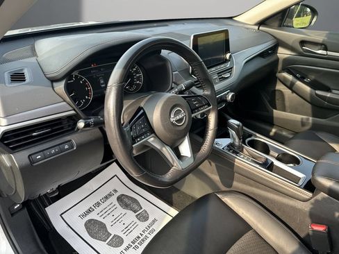 Used 2024 Nissan Altima 2.5 SR FWD image 13