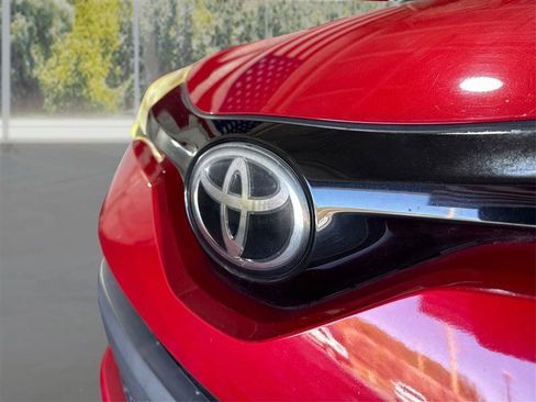 Used 2020 Toyota C-HR LE FWD image 19