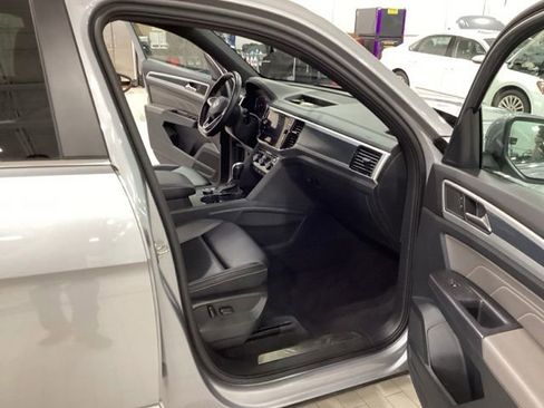 Used 2021 Volkswagen Atlas Cross Sport SEL R-Line AWD/4WD image 11