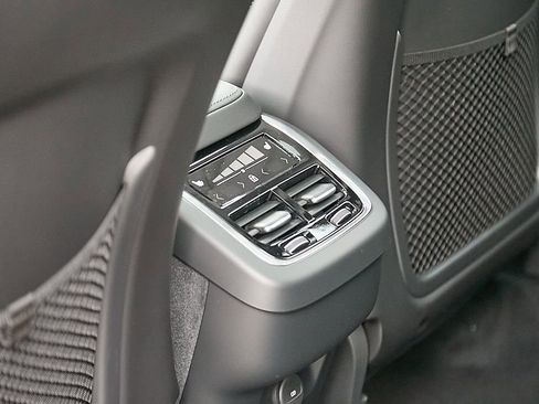 New 2026 Volvo XC60 B5 Ultra w/ Protection Package Premier image 19