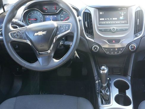 Used 2017 Chevrolet Cruze LT image 5
