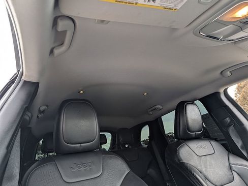 Used 2019 Jeep Cherokee Limited AWD/4WD image 19