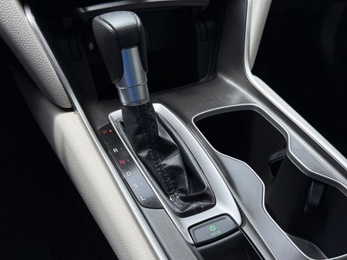 Used 2018 Honda Accord LX image 32