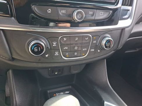 Used 2023 Chevrolet Traverse LT AWD/4WD image 17