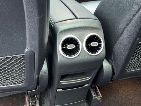 Used 2021 Mercedes-Benz GLB 250 w/ Premium Package image 37