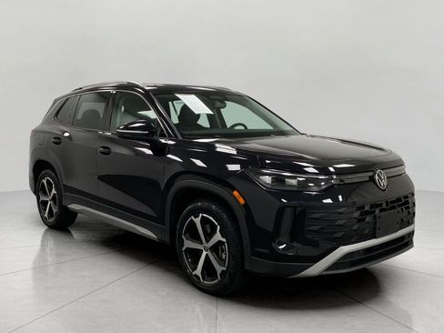 Certified 2026 Volkswagen Tiguan SE AWD/4WD image 1