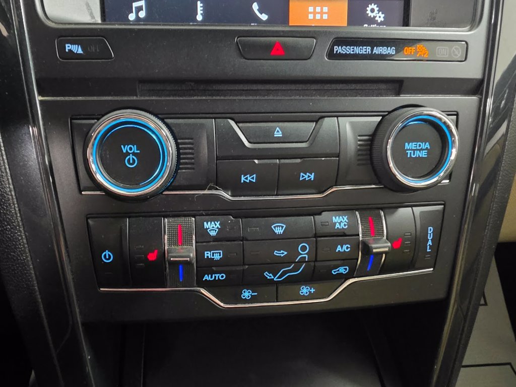 Used 2017 Ford Explorer XLT w/ Equipment Group 202A AWD/4WD image 22