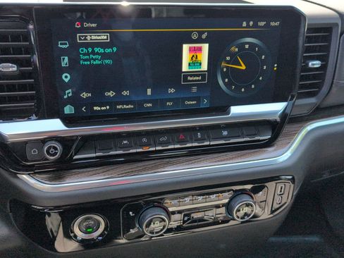 Used 2024 Chevrolet Silverado 1500 LT AWD/4WD image 23