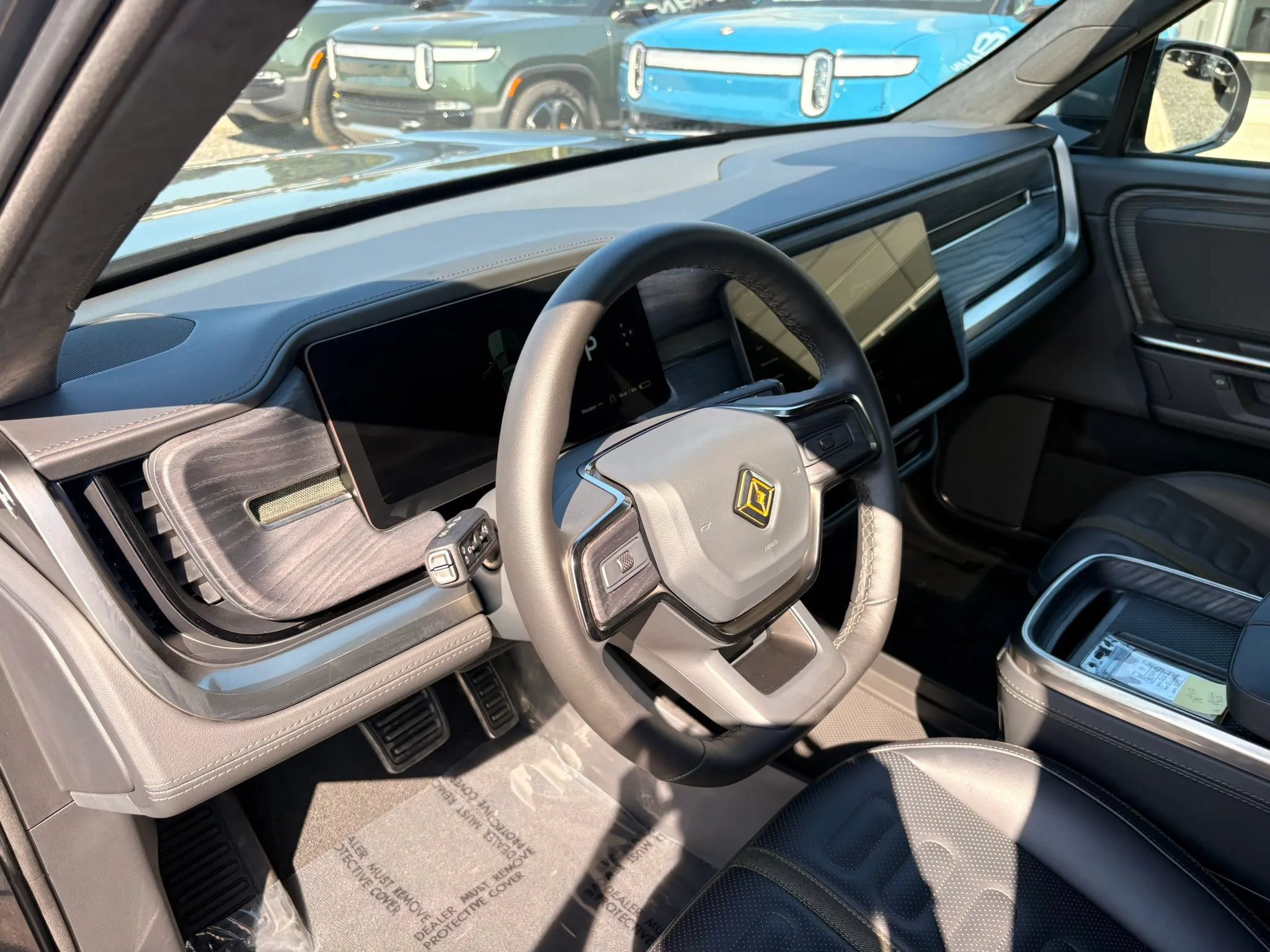 Used 2025 Rivian R1S Adventure Dual AWD/4WD image 8