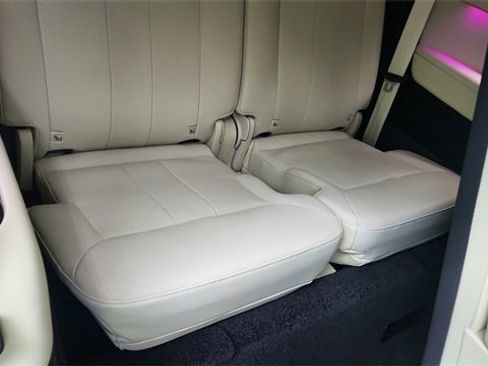 Used 2024 Land Rover Range Rover Long Wheelbase SE image 28