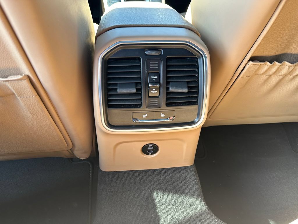 Used 2020 Porsche Macan AWD/4WD image 14