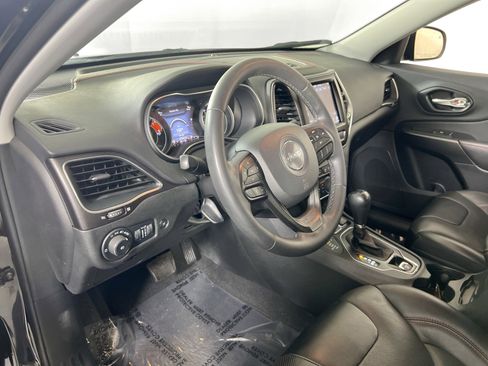 Used 2022 Jeep Cherokee Trailhawk w/ Premium Leather Package image 9