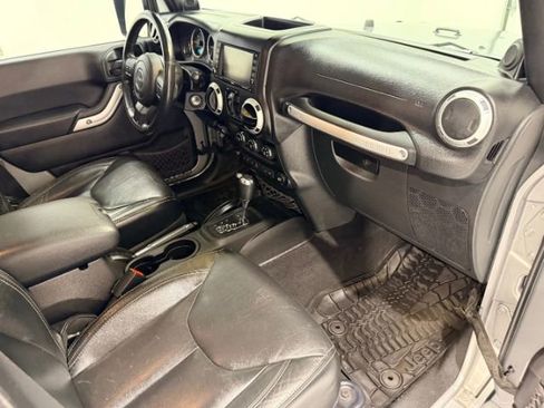 Used 2014 Jeep Wrangler Unlimited Sahara w/ Max Tow Package AWD/4WD image 31
